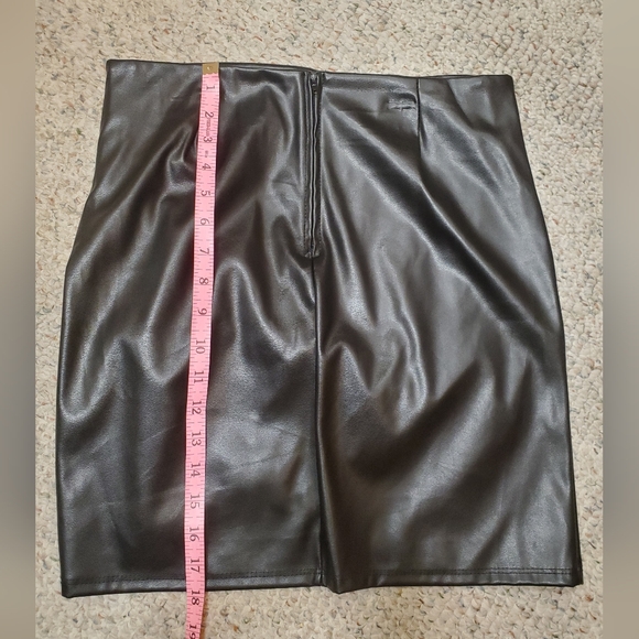 Faux Leather Black Mini Skirt Windsor Large - Picture 5 of 6